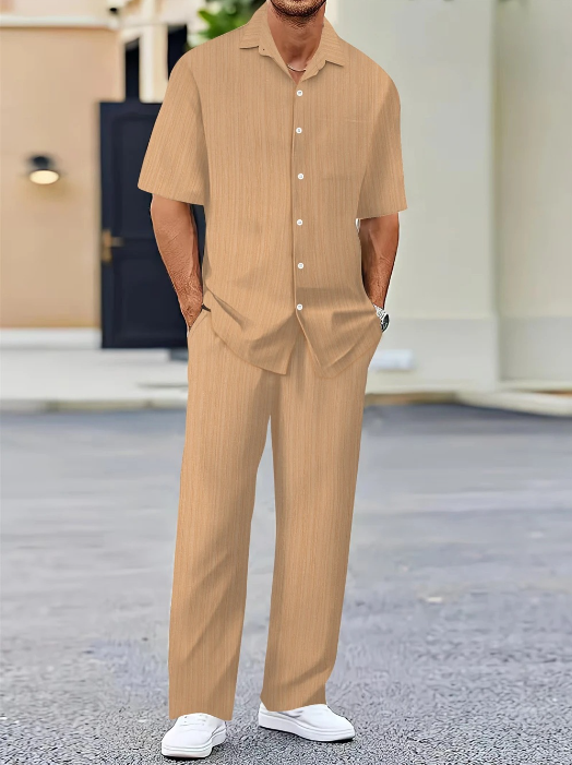 Elevate your loungewear game with the Urban Ease - Matching Set in a flattering and modern silhouette