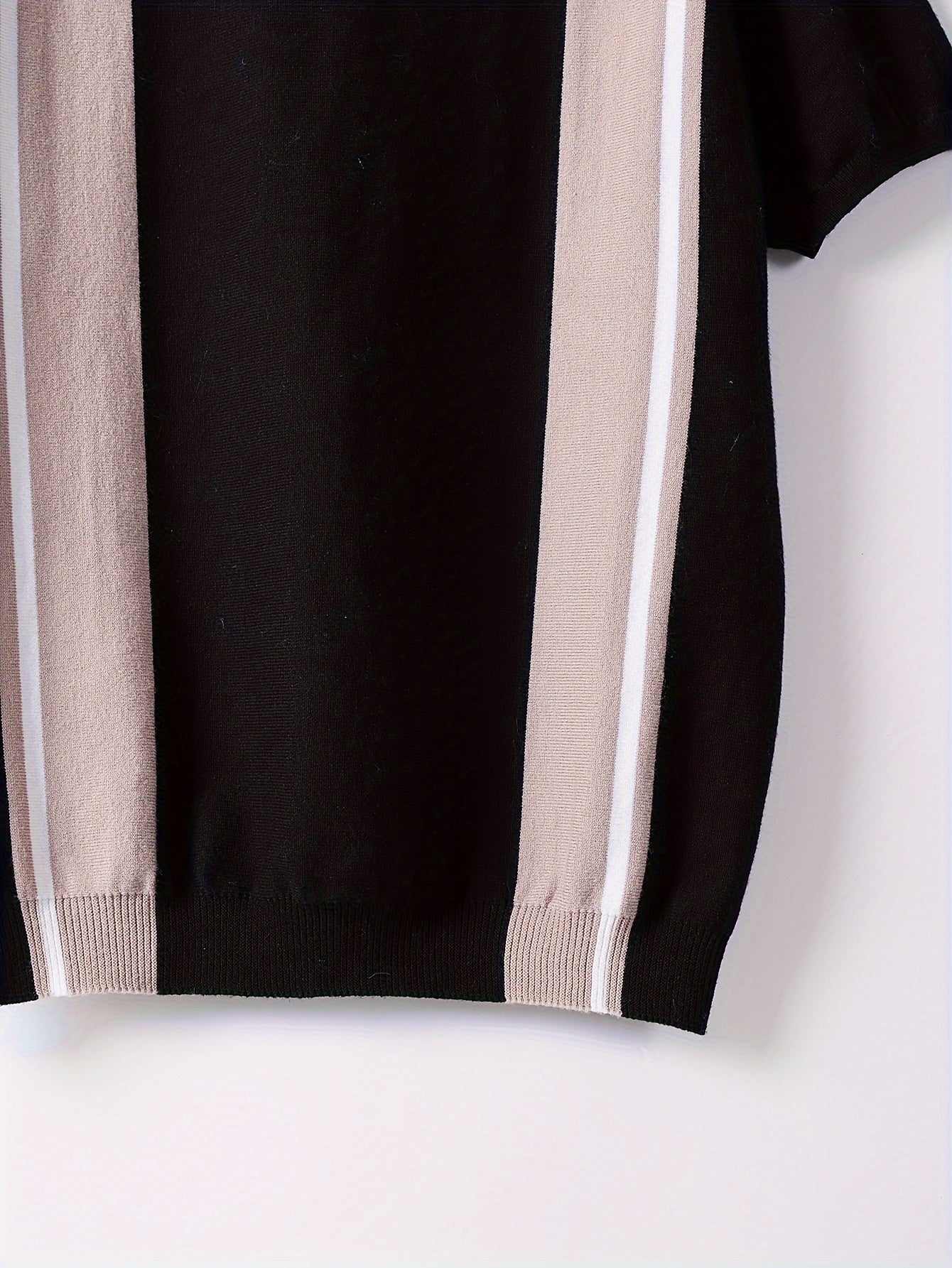  Collar detail of the Divisio - Polo T-Shirt, perfect for casual or formal wear